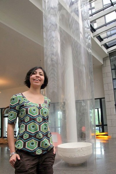 PwC setzt ein Zeichen mit den diesjährigen Förderpreisen: Hannah Hummel und Ximena Garcia freuen sich über die Anerkennung