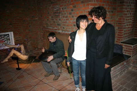 Projekt Herzenswunsch von Thao Nguyen. Die Nachwuchskünstlerin zeigt in der Burg Erkelenz eine Multi-Media Rauminstallation